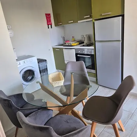 Tzogias Helen * Argostoli (Kefalonia)